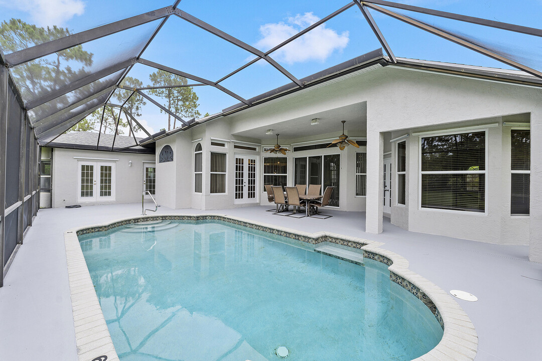 6649 Indian Trail Dr in Loxahatchee, FL - Building Photo