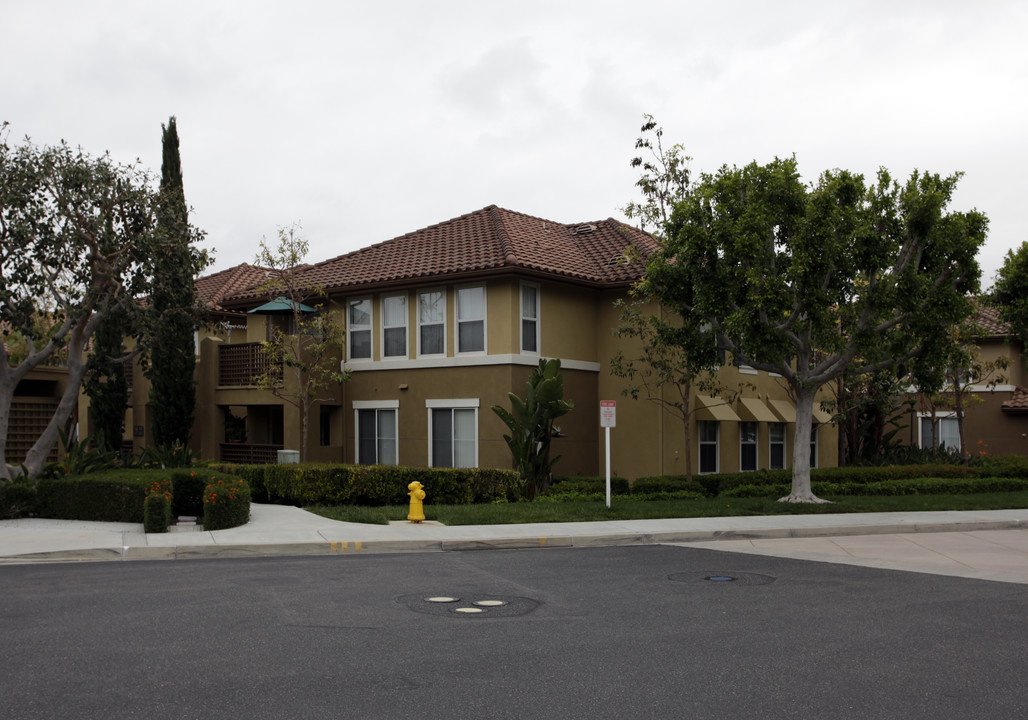 Santa Alicia Apartments in Irvine, CA - Building Photo