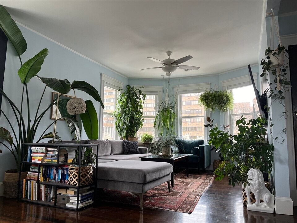 2145 Dorchester Ave, Unit 3 in Boston, MA - Foto de edificio