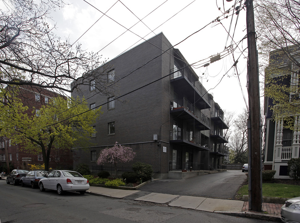 24 Highland Ave in Cambridge, MA - Building Photo