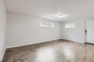 5599 S Sherman Cir, Unit 5599 in Littleton, CO - Building Photo