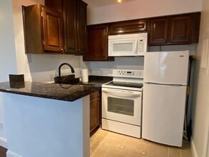 1712 Baird Farm Cir in Arlington, TX - Building Photo - Building Photo