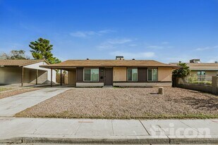 4020 Maple Hill Rd in Las Vegas, NV - Building Photo