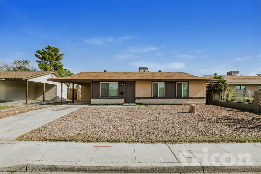 4020 Maple Hill Rd in Las Vegas, NV - Foto de edificio