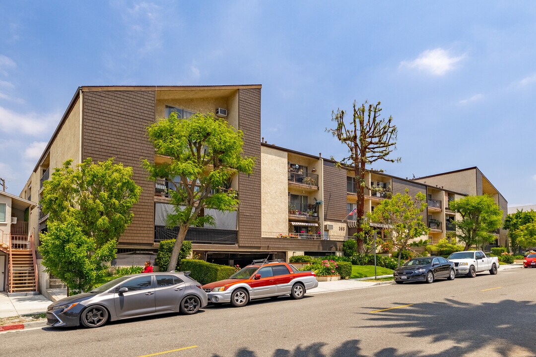 365 Burchett St in Glendale, CA - Foto de edificio