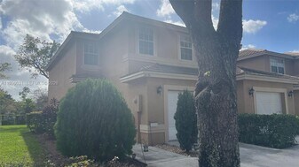 10138 Royal Palm Blvd in Coral Springs, FL - Building Photo