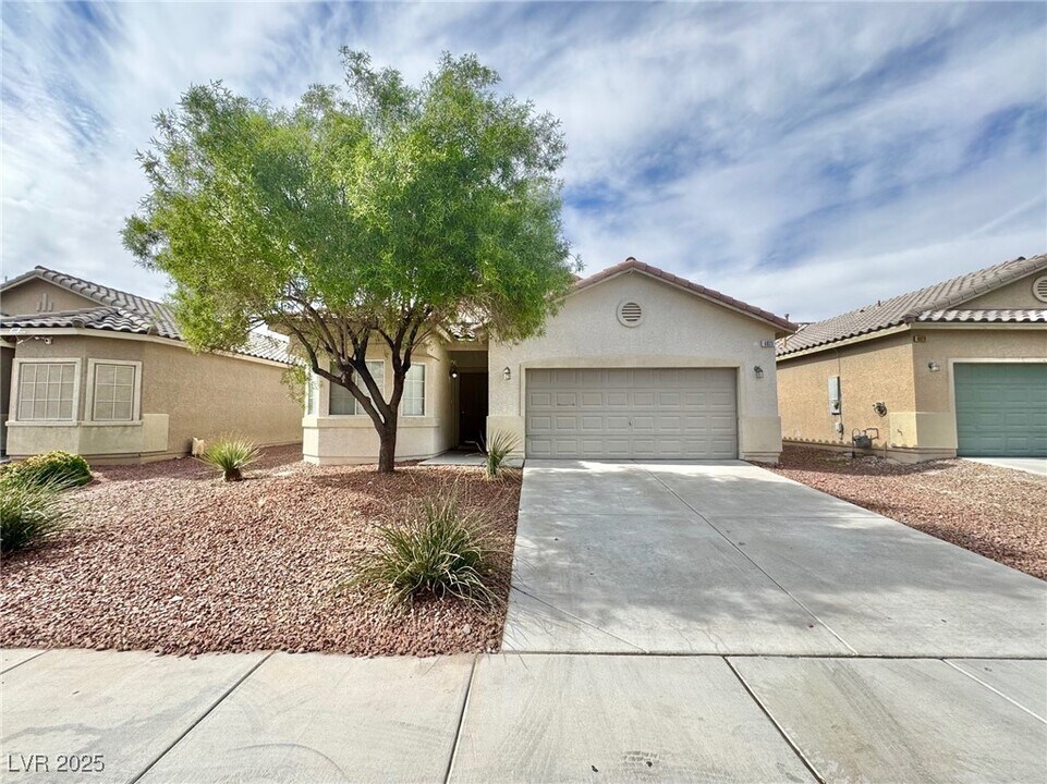 6025 Draft Horse Dr in North Las Vegas, NV - Building Photo
