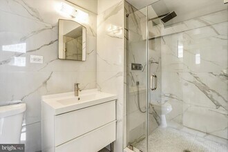 5511 Huntington Pkwy in Bethesda, MD - Foto de edificio - Building Photo