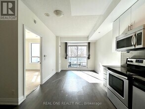 7890 Bathurst St in Vaughan, ON - Building Photo - Building Photo