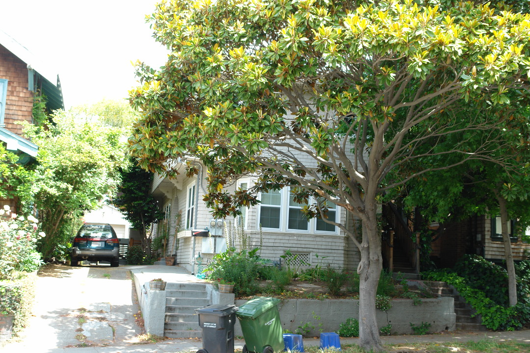 2629 Woolsey St in Berkeley, CA - Foto de edificio