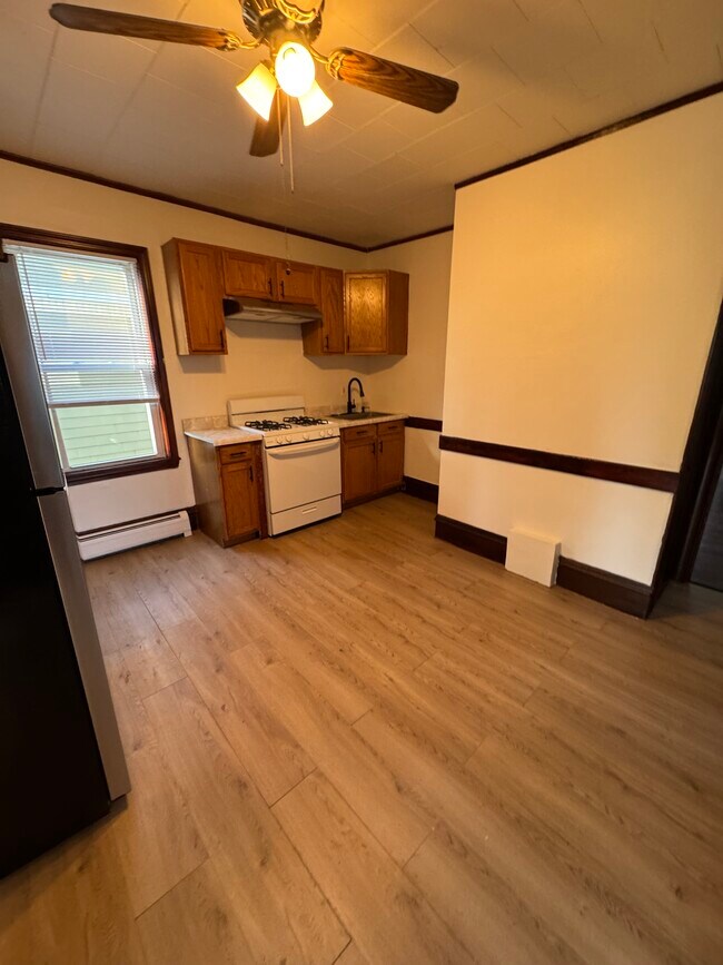 87 Shawmut St, Unit 2 in Fall River, MA - Foto de edificio - Building Photo