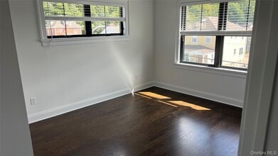 40 Elmwood Ave in Harrison, NY - Building Photo - Building Photo