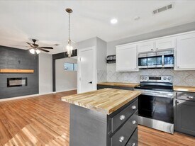 41 Harbour Row Dr in Coldspring, TX - Building Photo