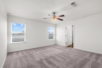 725 Widgeon Wy in Crestview, FL - Foto de edificio - Building Photo