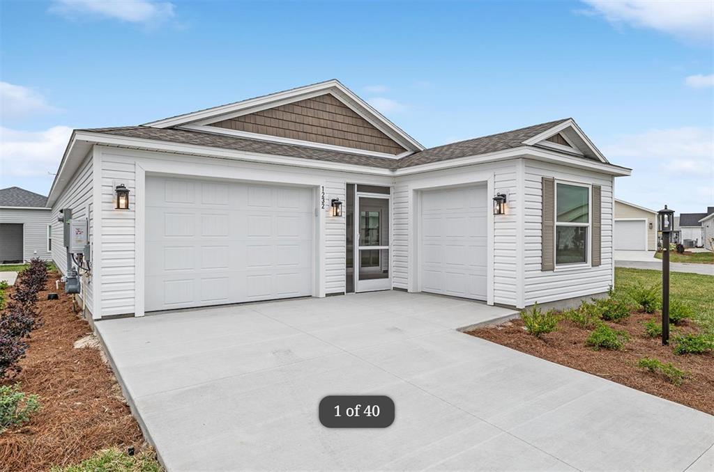 1251 SHAYLA Ter in Okahumpka, FL - Building Photo
