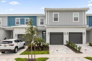 7838 Spectrum Dr in Kissimmee, FL - Building Photo