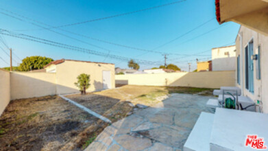 2059 W 83rd St in Los Angeles, CA - Building Photo - Building Photo