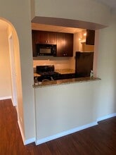 300 W Fullerton Ave, Unit 322 in Addison, IL - Foto de edificio - Building Photo