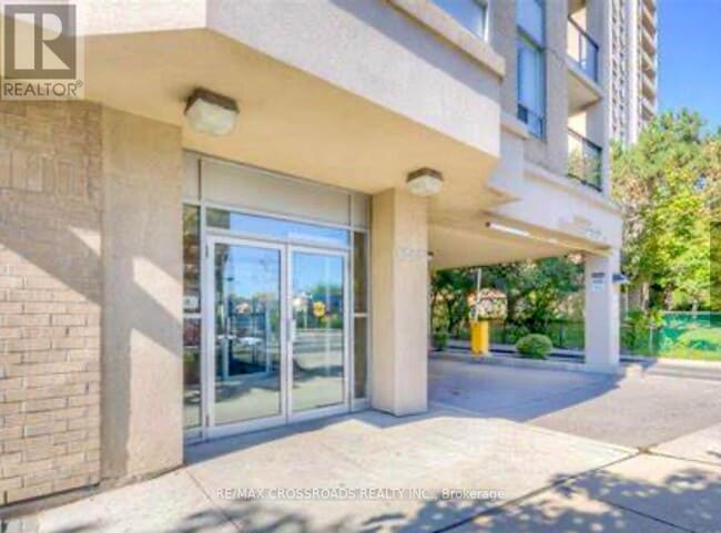 5940 Yonge St in Toronto, ON - Building Photo - Building Photo