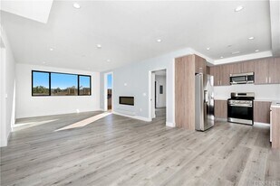 5923 Laurel Canyon Blvd in Los Angeles, CA - Building Photo