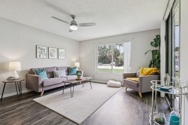 Lakeside Glen Apartments in Melbourne, FL - Building Photo - Building Photo