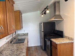 2875 Euclid Ave in Concord, CA - Building Photo - Building Photo