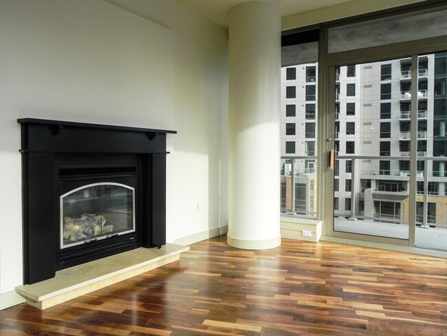 10610 NE 9th Pl in Bellevue, WA - Building Photo - Building Photo