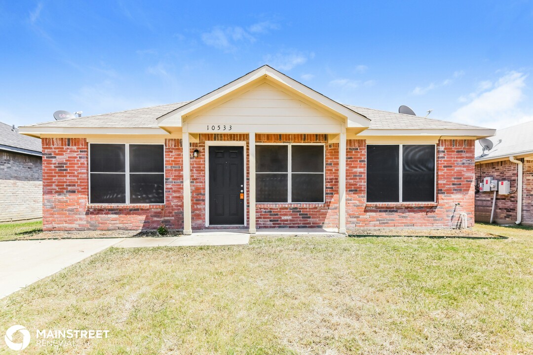 10533 Many Oaks Dr in Fort Worth, TX - Building Photo