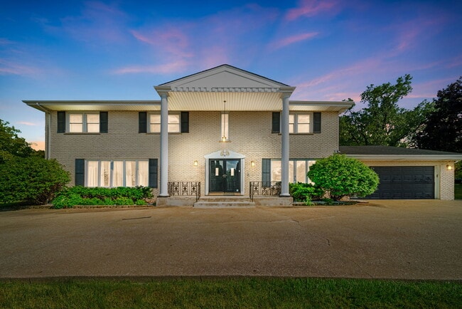 16 Kingston Dr in Oak Brook, IL - Building Photo - Building Photo