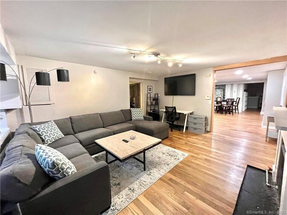 548 Chapel St in New Haven, CT - Building Photo