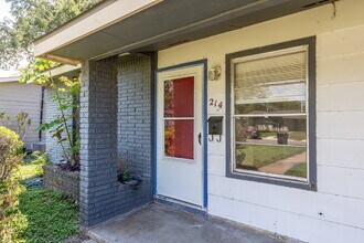 214 Antrim Dr in San Antonio, TX - Building Photo - Building Photo
