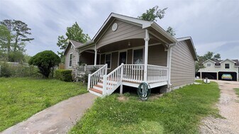 21253 South St in New Caney, TX - Building Photo