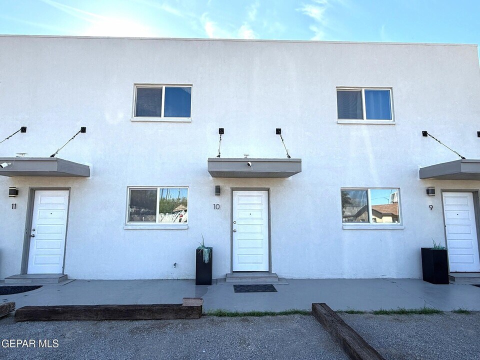 7441 Alameda- REAR Ave in El Paso, TX - Building Photo