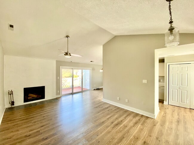 9213 Kings Canyon Dr in Charlotte, NC - Building Photo - Building Photo