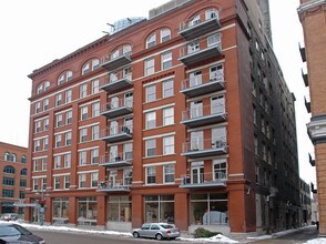 The Lofts on Broadway in Milwaukee, WI - Building Photo - Building Photo