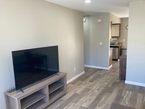 125 Parkview Dr in Ridgecrest, CA - Building Photo - Building Photo