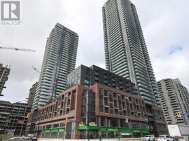 430 Square One Dr in Mississauga, ON - Building Photo