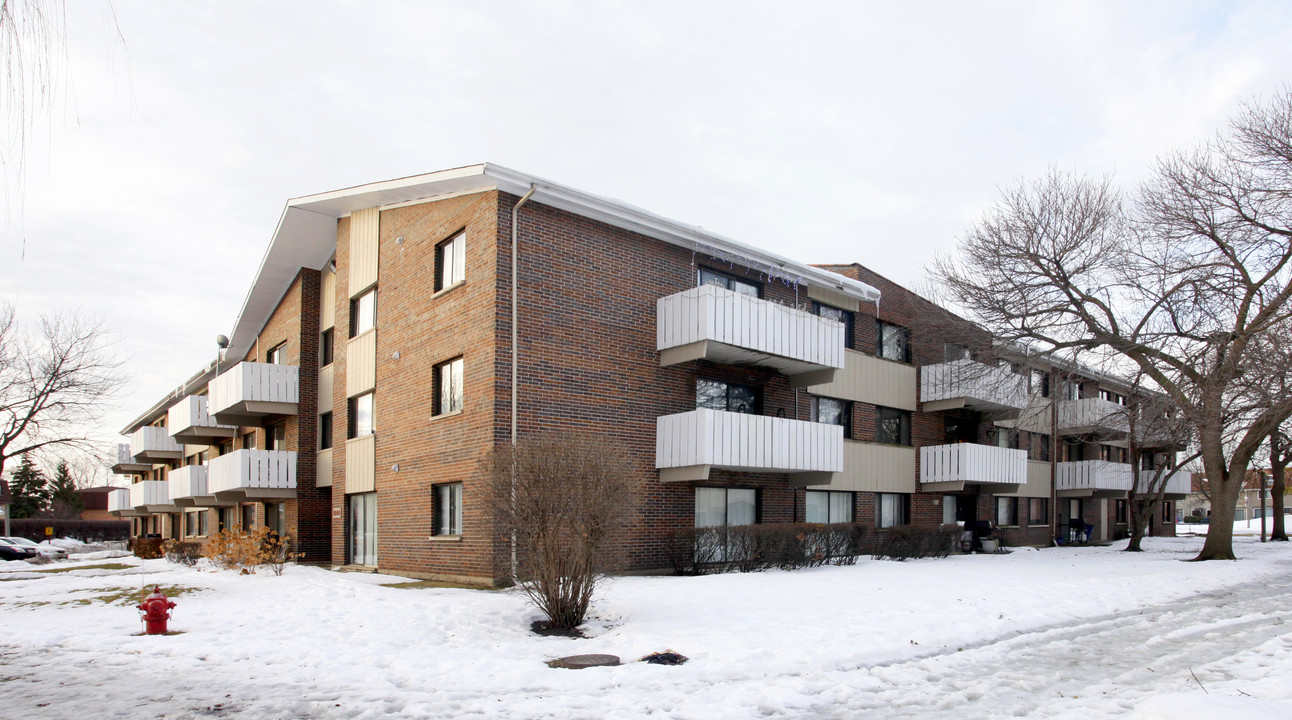 1000 Bayside Dr in Palatine, IL - Foto de edificio