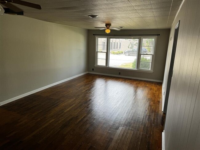 207 SW 7th St in Bentonville, AR - Foto de edificio - Building Photo