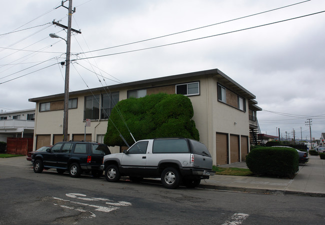 565 Hayes St in Richmond, CA - Building Photo - Building Photo