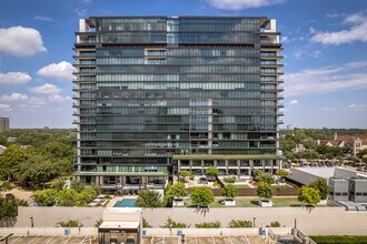 The River Oaks in Houston, TX - Building Photo - Building Photo