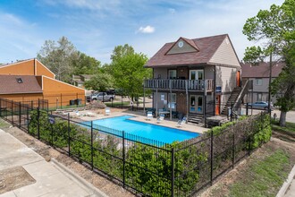 Riverview Condominiums in Emporia, KS - Foto de edificio - Building Photo