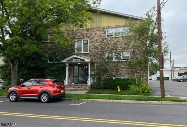 property at 28 W Elizabeth Ave