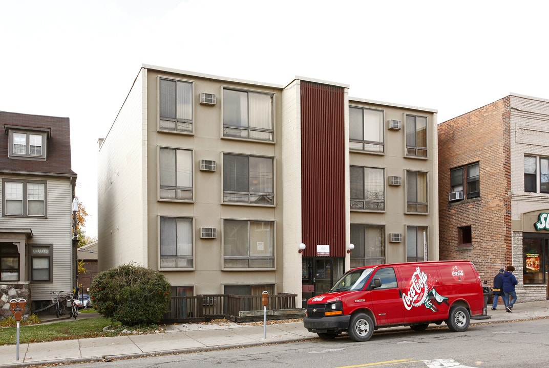 904 S State St in Ann Arbor, MI - Building Photo
