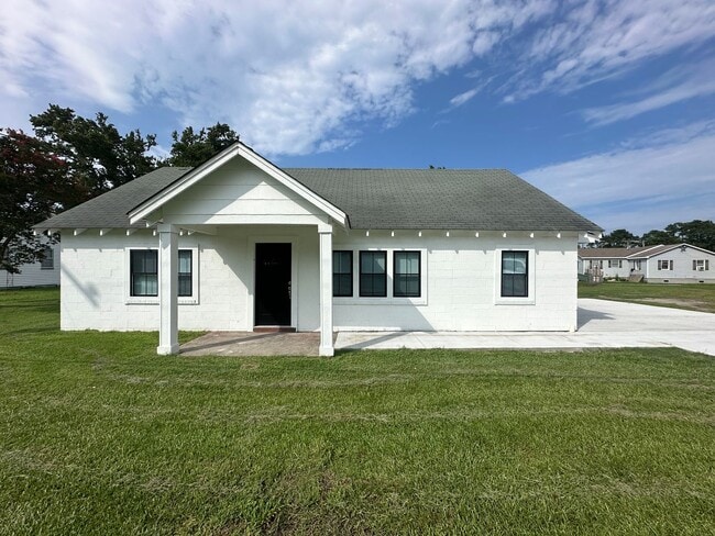 property at 3913 Mill Landing Rd