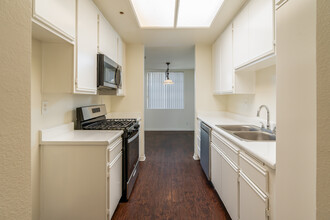 Maravilla Apartments at CSUN in Northridge, CA - Building Photo - Interior Photo