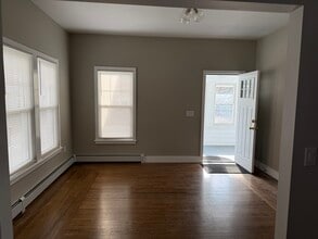 33 Rosegarden St in Warwick, RI - Building Photo - Building Photo