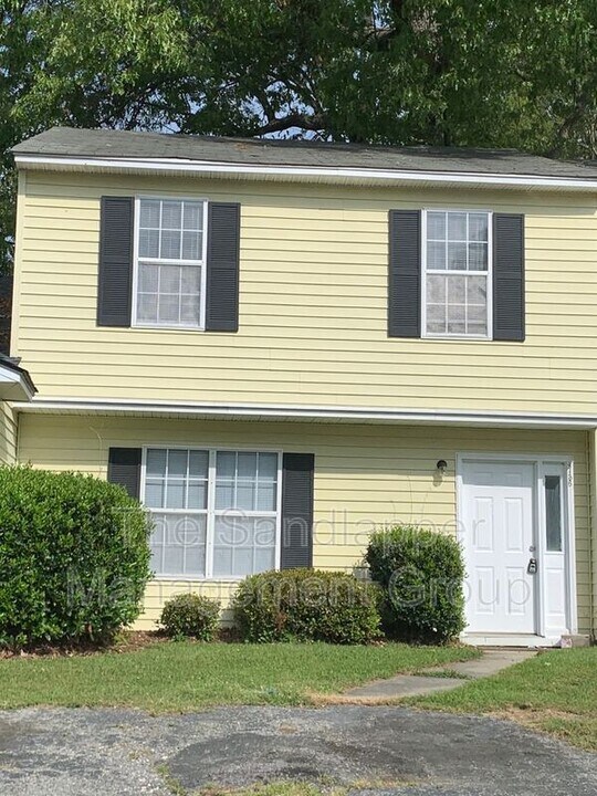 4736 Linfield Ln in North Charleston, SC - Building Photo