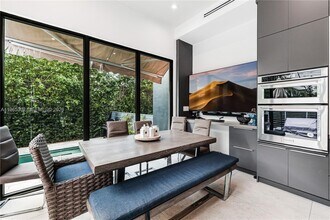 640 Fernwood Rd in Key Biscayne, FL - Building Photo - Building Photo