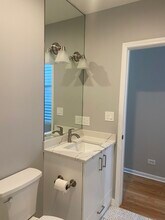 1920 N Oakley Ave, Unit 2R in Chicago, IL - Building Photo - Building Photo